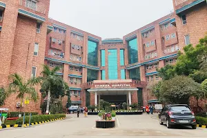 Sharda Hospital image