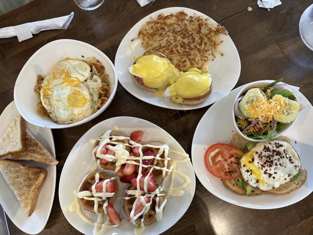 Lac Bleu Brunch Cafe