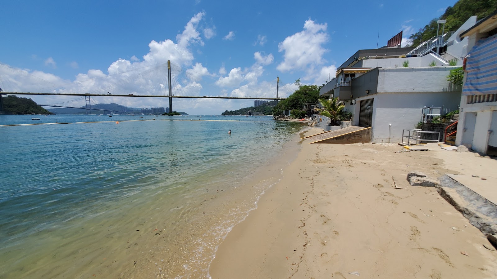 Fotografie cu Approach Beach cu o linie de coastă spațioasă