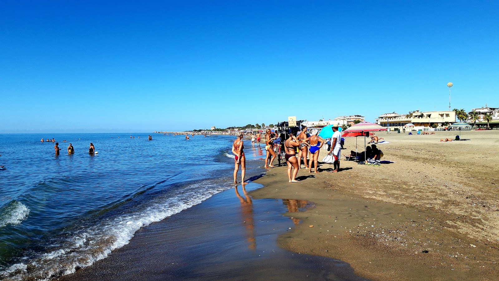 Fotografie cu Spiaggia Attrezzata zonă de stațiune de pe plajă