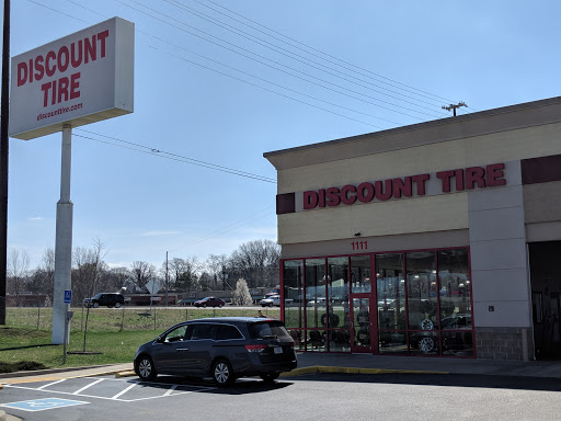 Tire Shop «Discount Tire Store - Clarksville, TN», reviews and photos, 1111 Merchants Blvd, Clarksville, TN 37040, USA