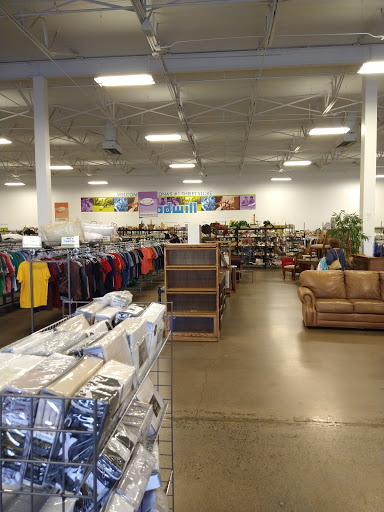 Thrift Store «7th St & Thunderbird Goodwill Retail Store & Donation Center», reviews and photos, 13236 N 7th St, Phoenix, AZ 85022, USA