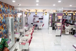 NK Makeovers- Unisex salon/ Bridal Makeup salon/ Bridal Lehenga/ Best Unisex Salons In Batala image