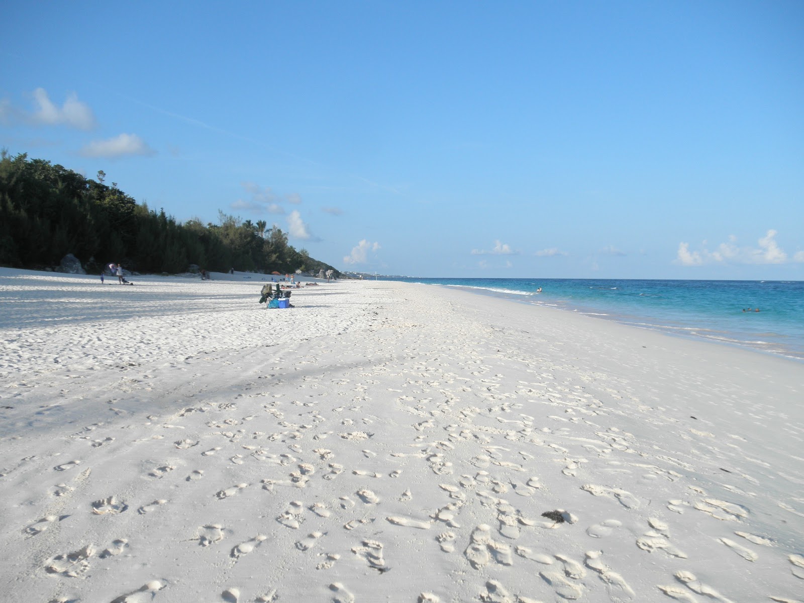 Photo of Elbow Beach - popular place among relax connoisseurs