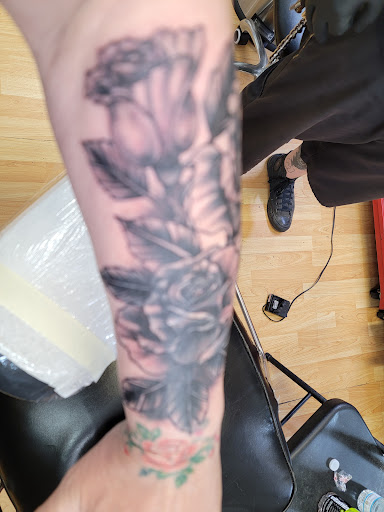 Tattoo Shop «Sacramento Tattoo and Piercing», reviews and photos, 2722 X St, Sacramento, CA 95818, USA