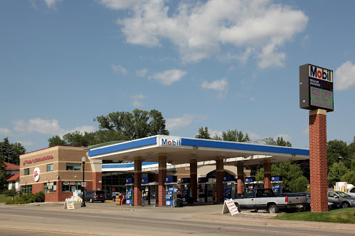 Bobby & Steve's Auto World en Columbia Heights