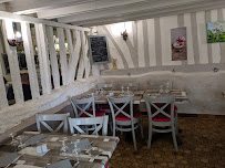 Atmosphère du Restaurant français La Mare au Lièvre à Annebault - n°3