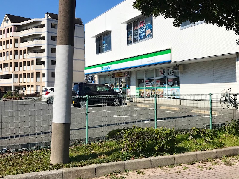 ファミリーマート 小倉北方三丁目店