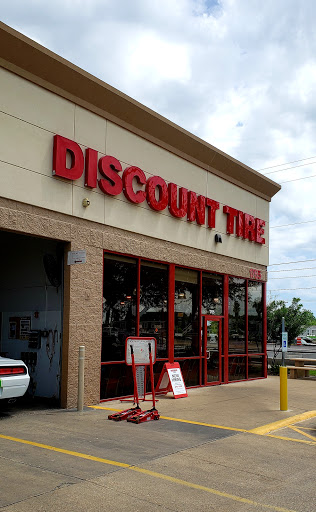 Tire Shop «Discount Tire Store - San Antonio, TX», reviews and photos, 1755 SW Loop 410, San Antonio, TX 78227, USA