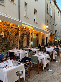 Atmosphère du Restaurant méditerranéen La Petite Plage Saint-Tropez - n°3