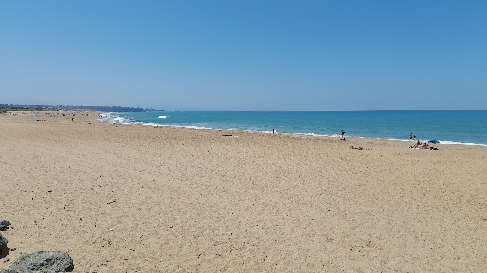 Foto de Praia Cavalier com praia espaçosa