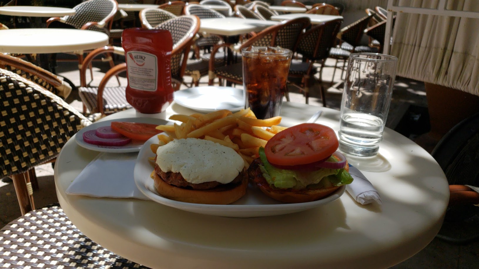 Omonia Cafe