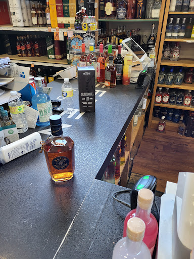 Liquor Store «Shoregate Beverage & Liquor», reviews and photos, 30498 Lakeshore Blvd, Willowick, OH 44095, USA