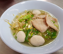 ก๋วยเตี๋ยวลูกชิ้นหมูบางพลู photo