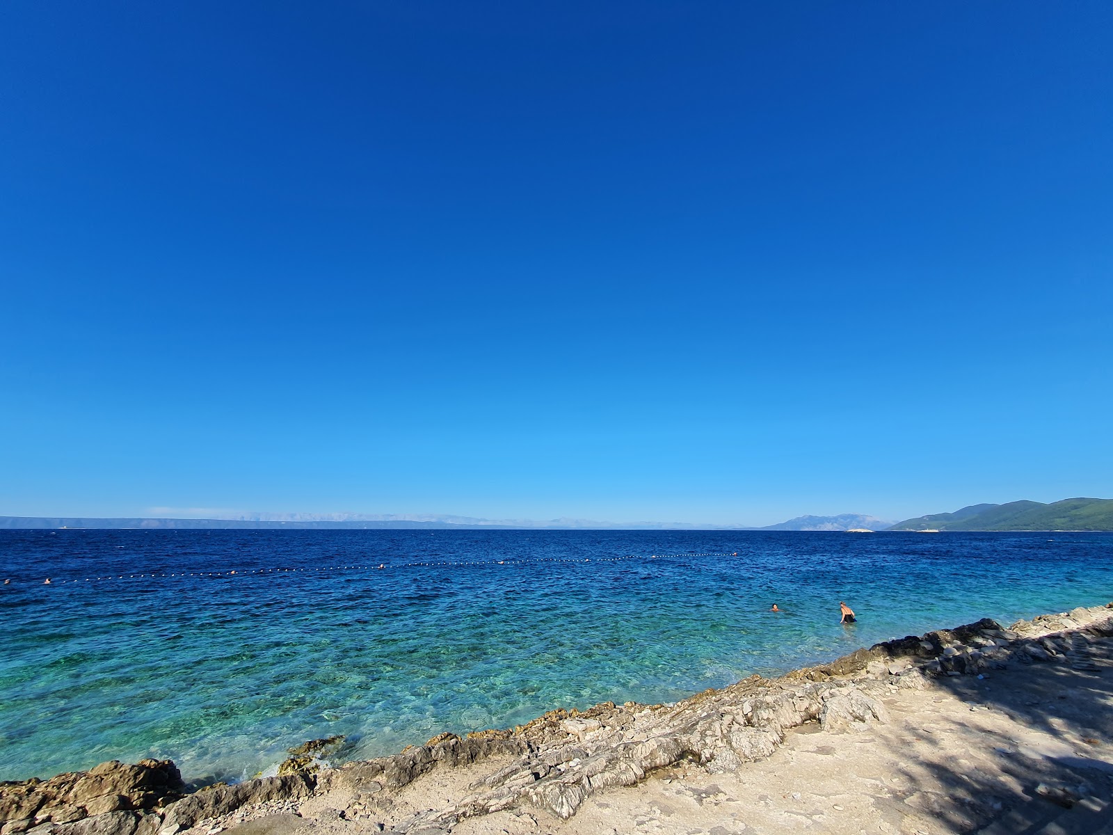 Foto van Prigradica beach met turquoise puur water oppervlakte