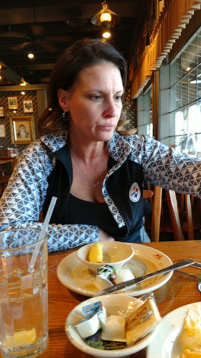 American Restaurant «Cracker Barrel Old Country Store», reviews and photos, 103 Paradise St, Manchester, TN 37355, USA