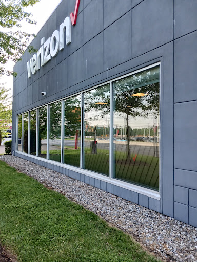 Cell Phone Store «Verizon», reviews and photos, 1020 Cozzens Ln, North Brunswick Township, NJ 08902, USA
