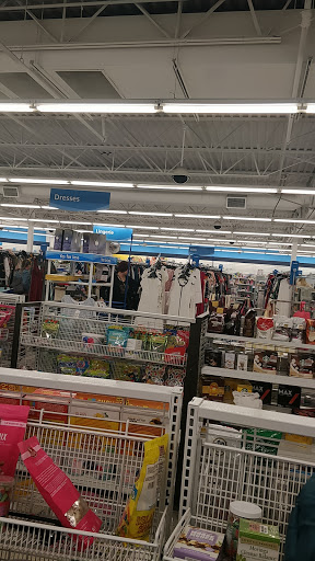Clothing Store «Ross Dress for Less», reviews and photos, 7511 Lemont Rd, Darien, IL 60561, USA
