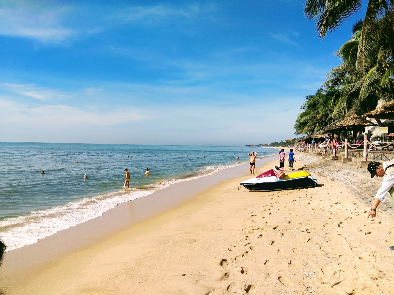 Foto di Nguyen Dinh Chieu Beach con una superficie del sabbia grigia