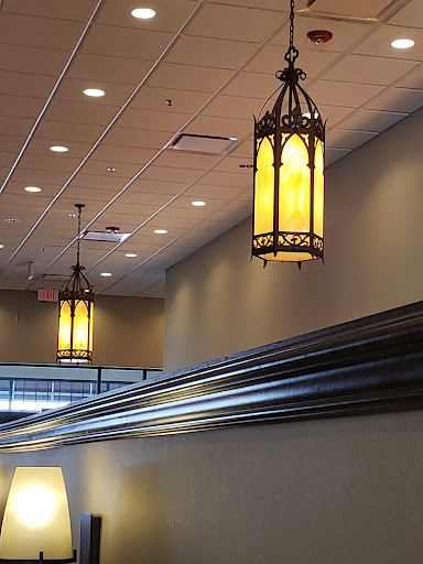 Shopping Mall «Kingsdale Shopping Center», reviews and photos, Tremont Rd & Zollinger Rd, Upper Arlington, OH 43221, USA