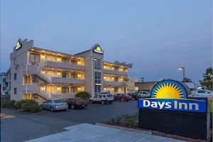 Days Inn by Wyndham Seattle North of Downtown image