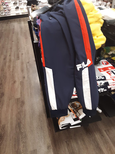 Shopping Mall «Lincoln Shopping Center», reviews and photos, 26092 Greenfield Rd, Oak Park, MI 48237, USA