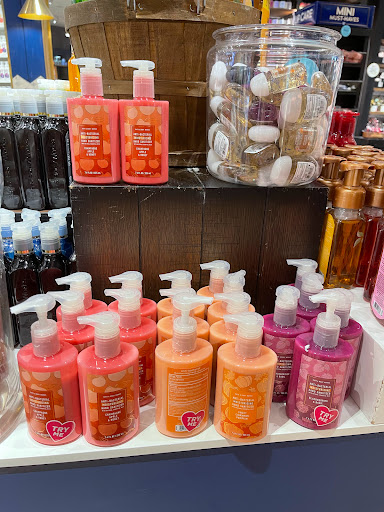 Shopping Mall «Lake Success Shopping Center», reviews and photos, 1526 Union Tpke, New Hyde Park, NY 11040, USA