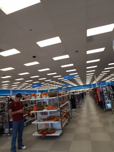 Clothing Store «Ross Dress for Less», reviews and photos, 13200 S Cicero Ave, Crestwood, IL 60445, USA