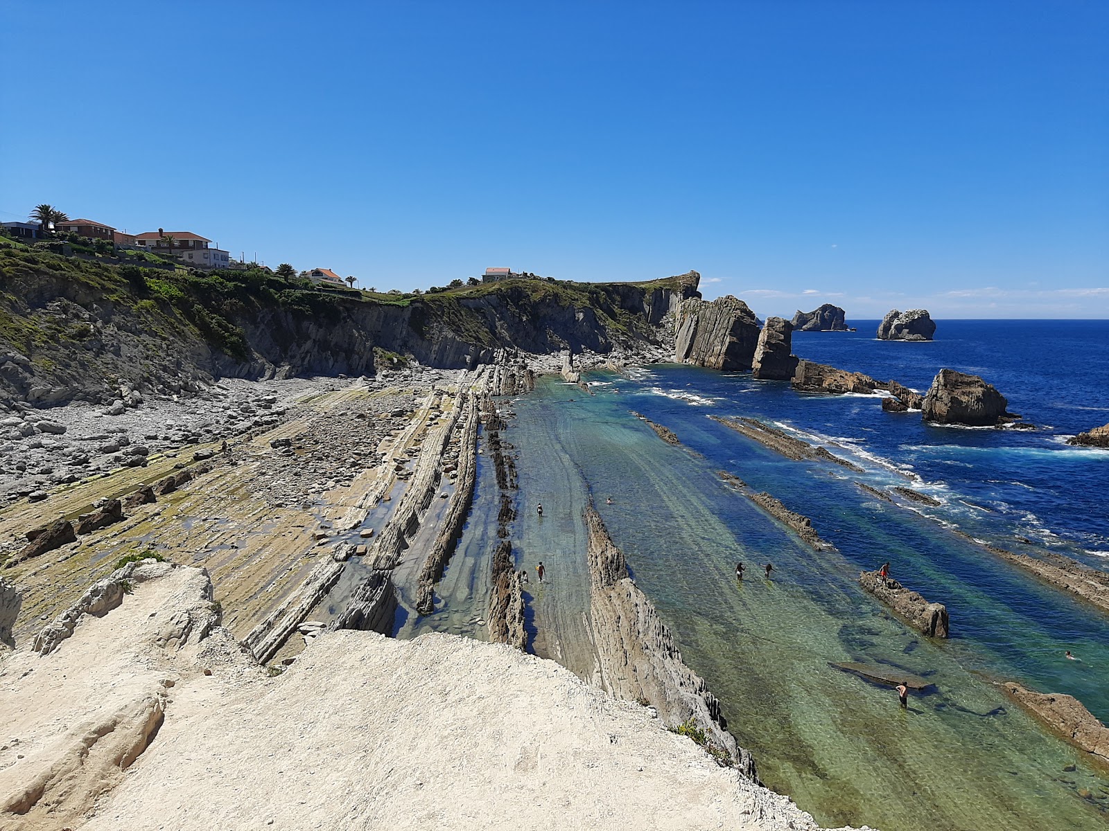 Photo of Arnia Beach backed by cliffs