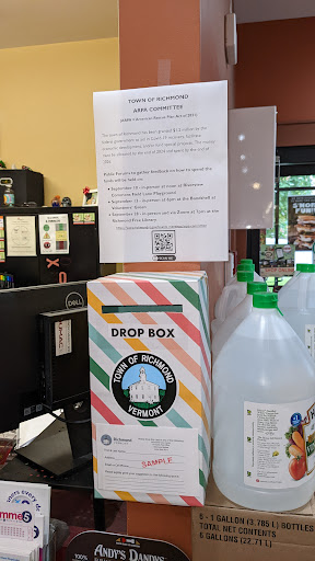 Grocery Store «Richmond Market & Beverage», reviews and photos, 56 Railroad St, Richmond, VT 05477, USA