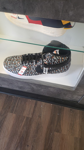 Sporting Goods Store «Nike Factory Store», reviews and photos, 8510 S Cottage Grove Ave, Chicago, IL 60619, USA