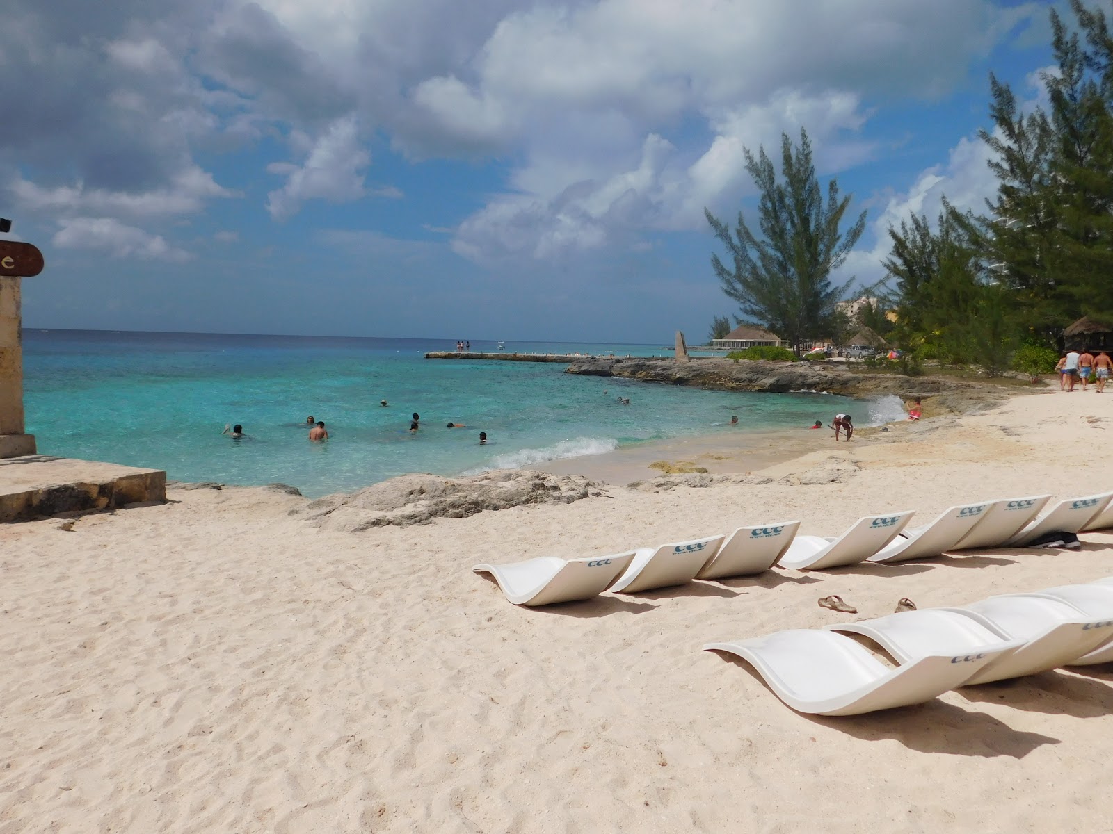 Foto de Playa San Juan Cozumel con arena fina beige superficie