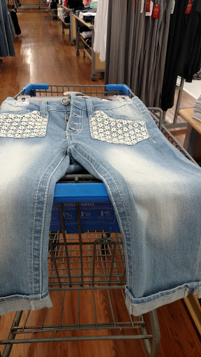 Discount Store «Walmart», reviews and photos, 1360 Town Centre Dr, Eagan, MN 55123, USA