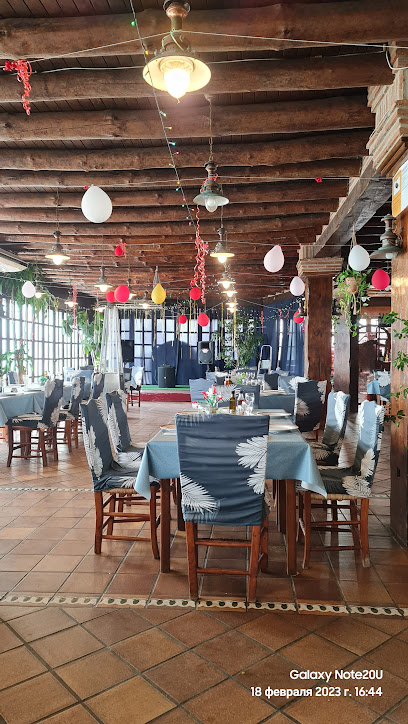 Restaurante La Pesquera de San Pedro - Alhambra del Mar Paseo Marítimo. Playa Casablanca, s/n Paseo Marítimo. Playa Casablanca, s/n, Paseo Marítimo. Playa Casablanca, s/n, 29670 Marbella, Málaga, Spain