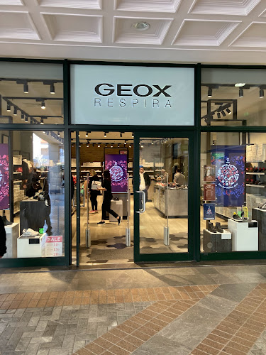 F & F Ε.Π.Ε. Ανοιχτές ώρες