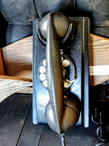 Antique Furniture Store «Hip and Humble», reviews and photos, 401 E Main St, Berryville, VA 22611, USA