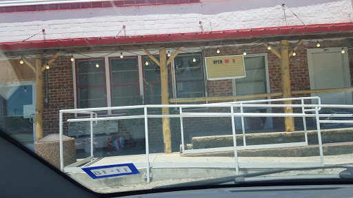 Ice House Liquor, 201 N Wickham St, Alvord, TX 76225, USA, 