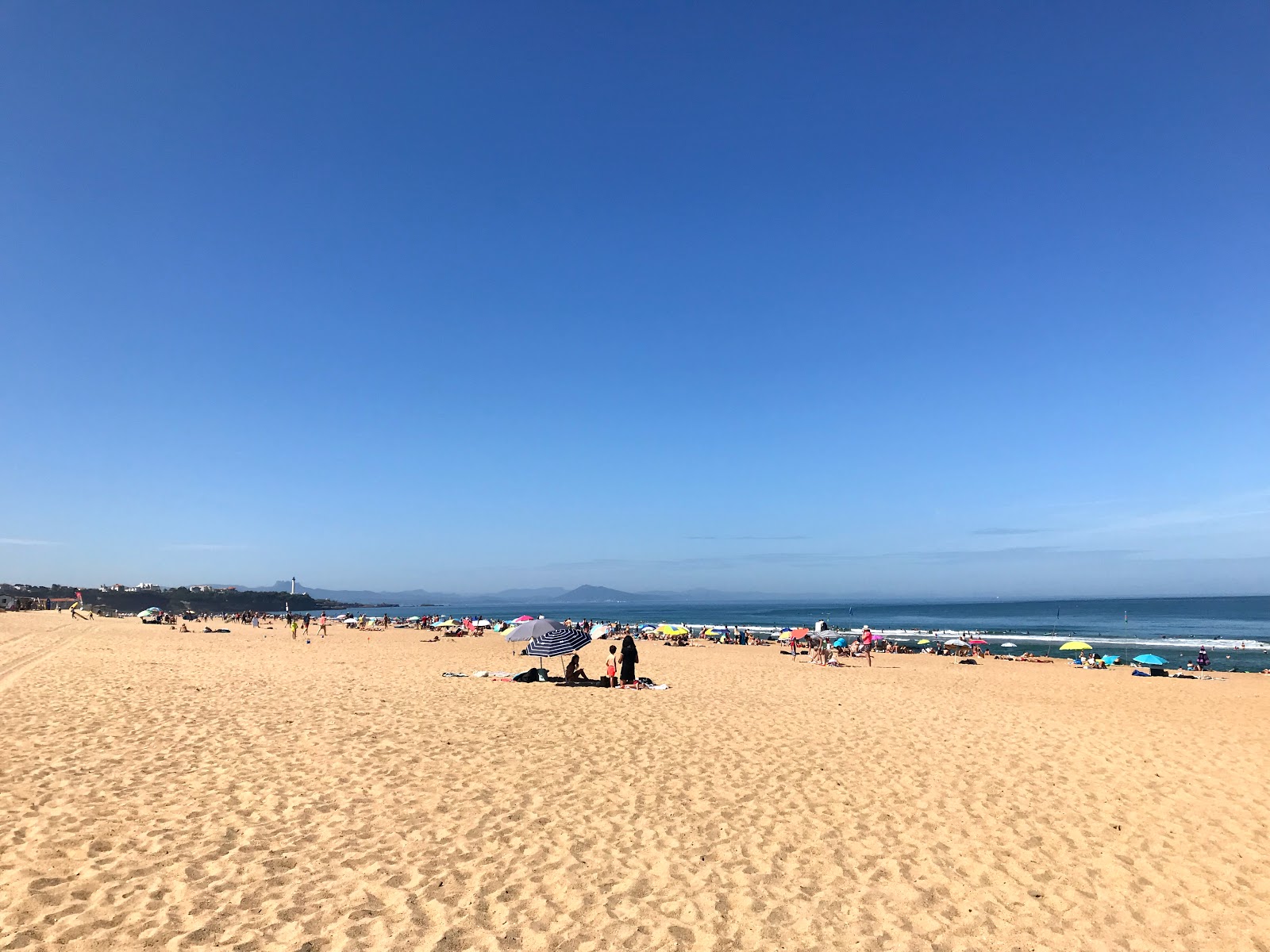 Foto von La Madrague mit geräumiger strand