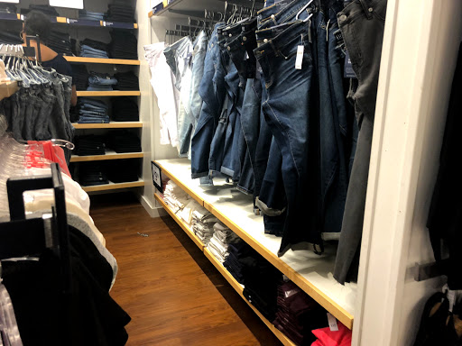 Clothing Store «Gap», reviews and photos, 18511 Outlet Blvd, Chesterfield, MO 63005, USA