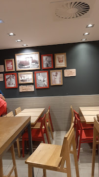 Atmosphère du Restaurant KFC Istres - n°3