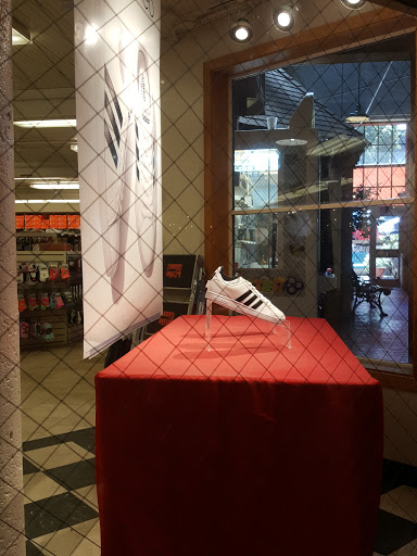 Shoe Store «Famous Footwear Outlet», reviews and photos, 125 Ocean View Blvd, Pacific Grove, CA 93950, USA