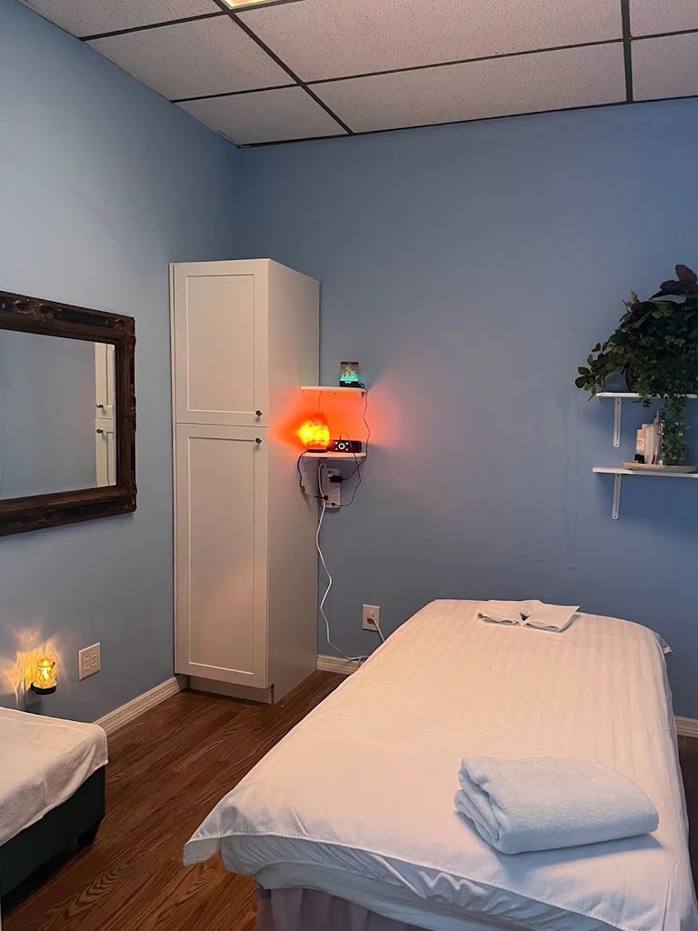 White lotus Spa 33908