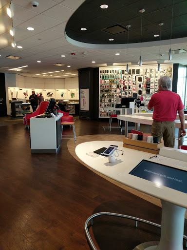 Cell Phone Store «Verizon», reviews and photos, 1987 County Rd D E, Maplewood, MN 55109, USA