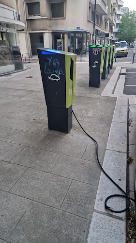 Borne de recharge de véhicules électriques Grenoble-Alpes Métropole Charging Station Grenoble