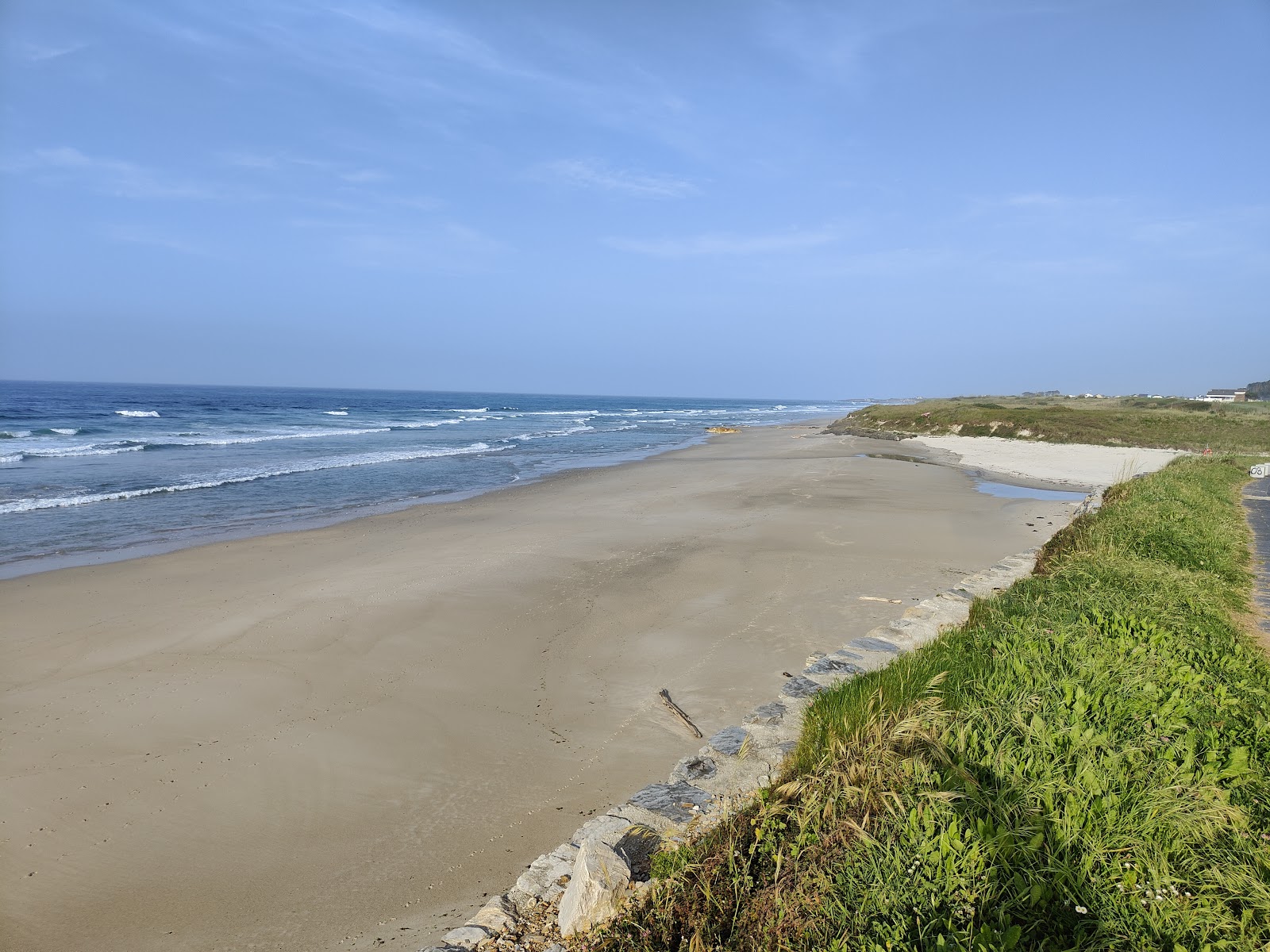 Foto di Praia de Remior con una superficie del sabbia beige
