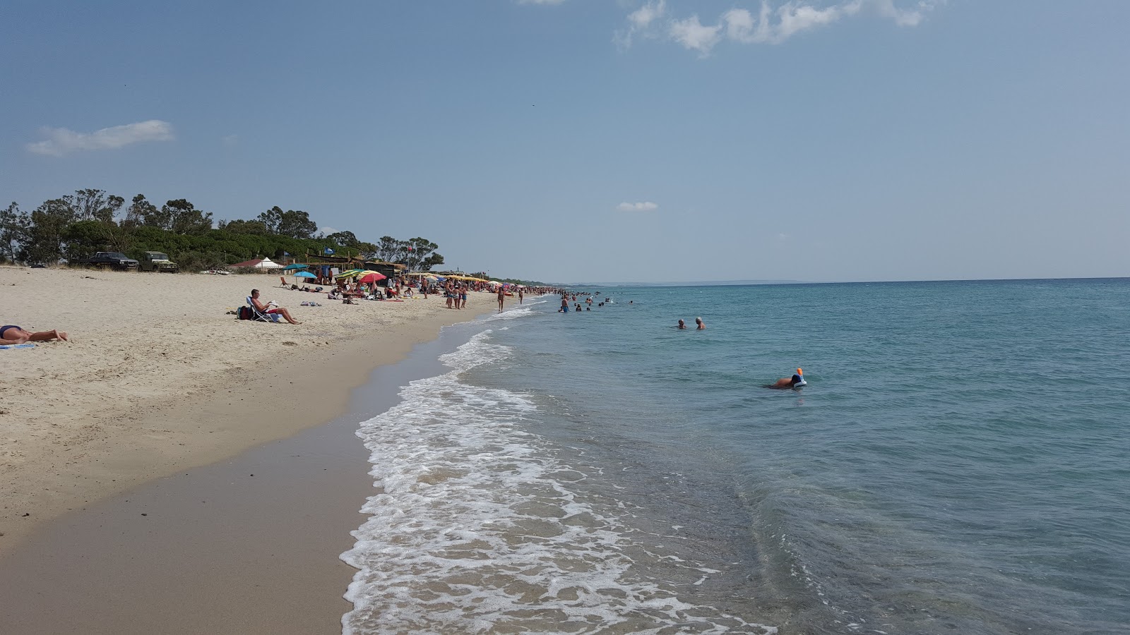 Foto de Spiaggia Ruggero com linha costeira longa e reta