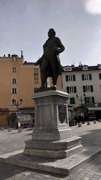 Statue de Pascal Paoli - Statua di Pasquale Paoli du Restaurant À Casa di l'Orsu à Corte - n°1