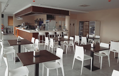 Cafetería Restaurante La Apisonadora - Av. Juan Carlos I, 33, bajo derecha, 05004 Ávila, Spain