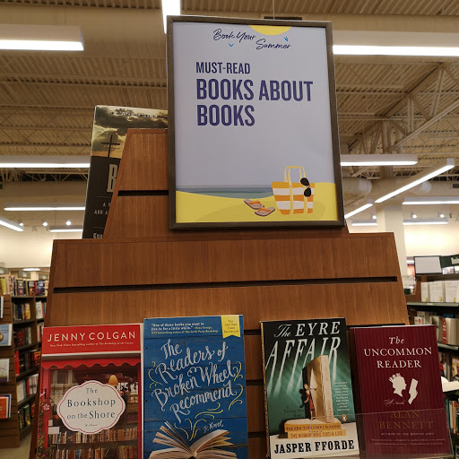 Book Store «Barnes & Noble Booksellers The Shops at River Crossing», reviews and photos, 8675 River Crossing Blvd, Indianapolis, IN 46240, USA
