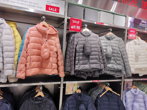 Stores to buy men's quilted vests Toronto